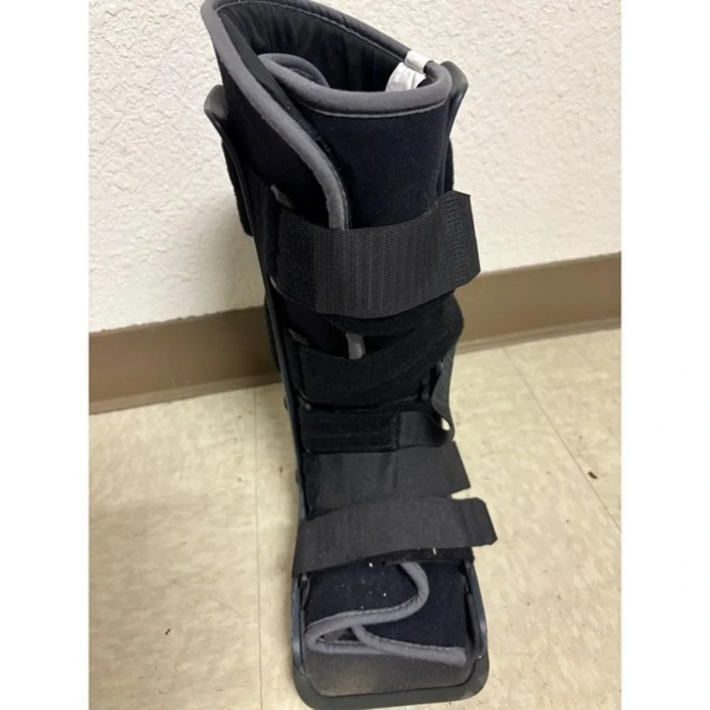DonJoy MaxTrax Walking Boot - Size Small - Universal Left/Right - Orthopedic Boo